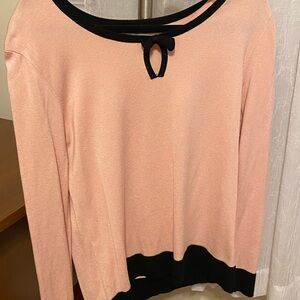 Pink Sweater from France (Un jour ailleurs)